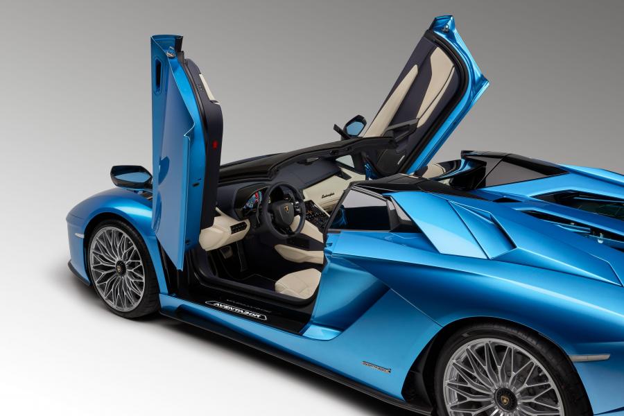 Детали экстерьера Lamborghini Aventador S Roadster 2017 года  (фото 14 из 27)